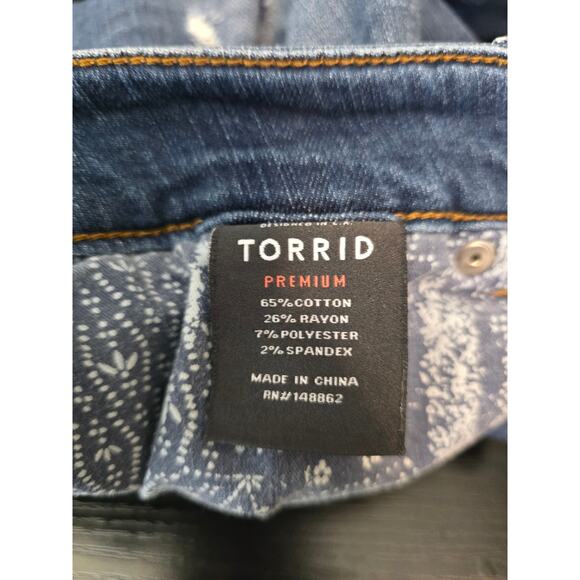 Torrid Premium Boyfriend Frayed Hem Distressed Whiskering Women's Jeans 14 - Picture 6 of 6